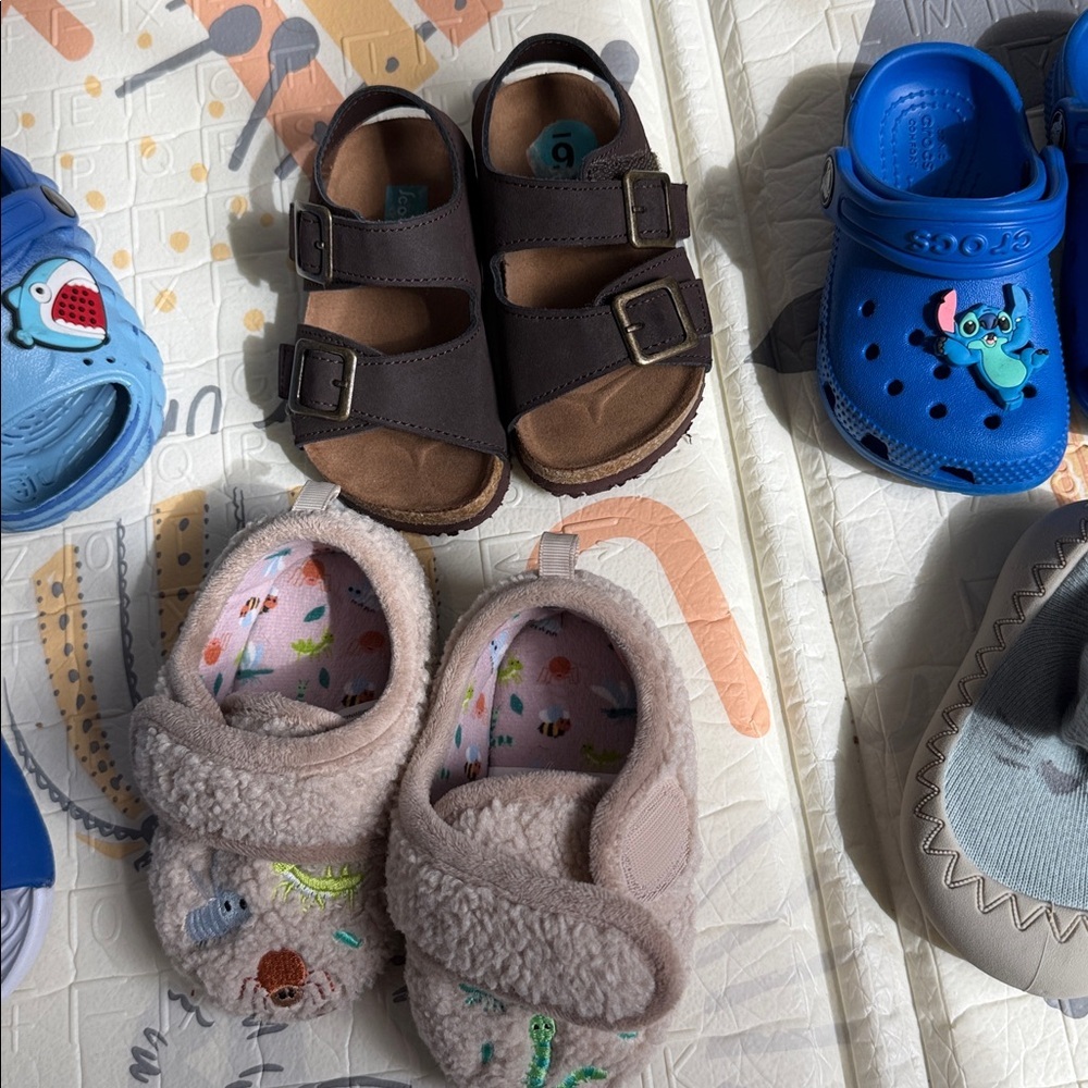 Blue Kids Clogs with Fun Patches - Picture 3 of 4